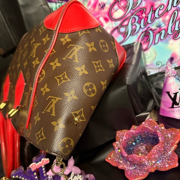 Louis Vuitton Monogram Phoenix MM with COA - Picture 6 of 14